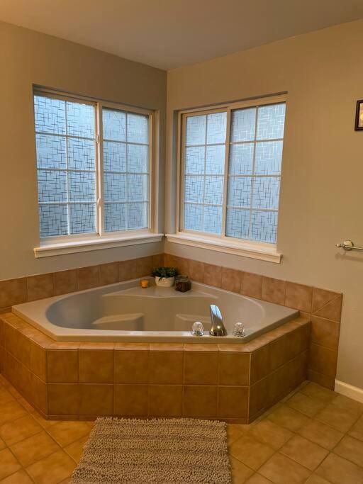 Villa Quiet Private House W Hot Tub/Fire Pit/Games Blakeslee Exterior foto